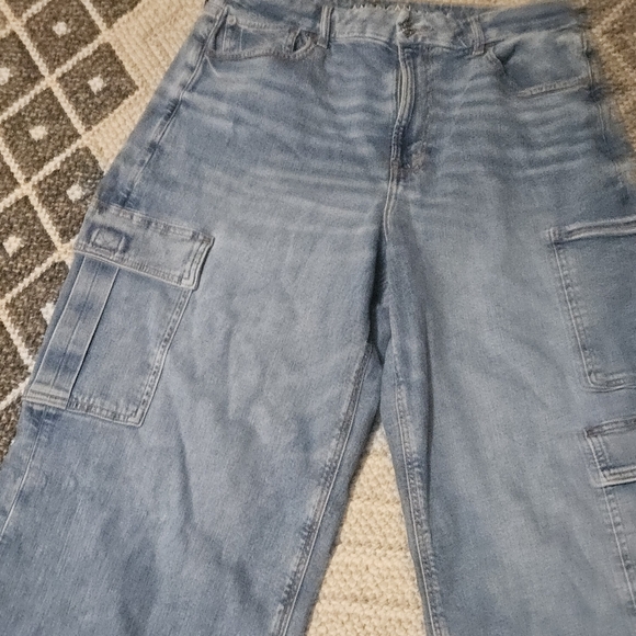 American Eagle Curvy Super High Rise Baggy Wide Leg Women's Blue Cargo Jeans 14 - Picture 3 of 16